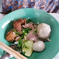 เมนูของร้าน ก๋วยเตี๋ยวบ้านดง
