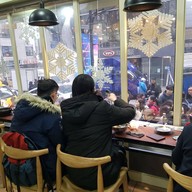 บรรยากาศ Sinseon Seolleongtang Myeongdong