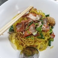 สหชัย บะหมี่เกี๊ยวปู หมูแดง