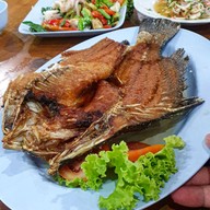 สมบูรณ์ ซีฟู๊ด