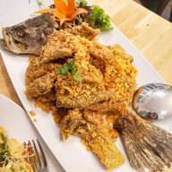Sanctuary Cafe & Restaurant ปากน้ำ ซอยการประปา