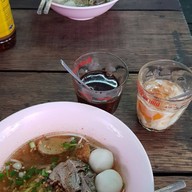 ชื่นอุรากาแฟ ตลาดท่าน้ำนนท์