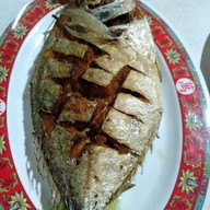 ร้านเล่าปี่ สลัดปลา ( ครัวลุงญา )  หนองปลาไหล