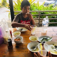 เมนูของร้าน ก๋วยเตี๋ยวปลาสุกี้ทะเล ปราณบุรี