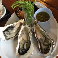 ร้านเล่าปี่ สลัดปลา ( ครัวลุงญา )  หนองปลาไหล