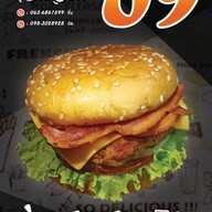 เมนูของร้าน BakaBurger ถนนคนเดิน 1