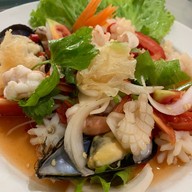 ก๋วยเตี๋ยวเนื้อตุ๋นเจริญพาณิช สาขา 3