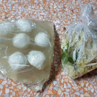 เมนูของร้าน ลูกชิ้นหมูน้ำใสเฮียบู้ อุดมสุข