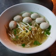 เมนูของร้าน ลูกชิ้นหมูน้ำใสเฮียบู้ อุดมสุข