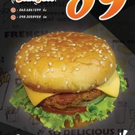 เมนูของร้าน BakaBurger ถนนคนเดิน 1