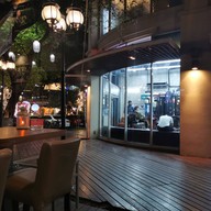 บรรยากาศ Why Here Bar & Bistro The Avenue Ratchayothin