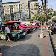 หน้าร้าน แกงคั่วหอยขม (ตลาดนัดวังหิน41)