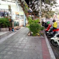 หน้าร้าน ทายาทผัดไทย หอยทอด