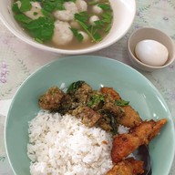 เมนูของร้าน ก๋วยเตี๋ยวหมูพริกกระเหรี่ยง พุทธมณฑลสายสาม
