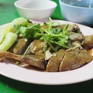 เมนูของร้าน เป็ดพะโล้บ้านยวม