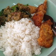 เมนูของร้าน ก๋วยเตี๋ยวหมูพริกกระเหรี่ยง พุทธมณฑลสายสาม