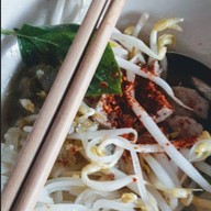 ก๋วยเตี๋ยวเรือเจ๊แดง ประชาอุทิศ79