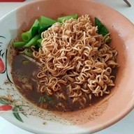 ก๋วยเตี๋ยวเรือเจ๊แดง ประชาอุทิศ79