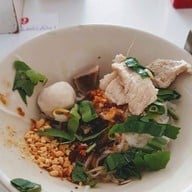ก๋วยเตี๋ยวเรือเจ๊แดง ประชาอุทิศ79