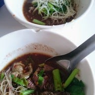 ก๋วยเตี๋ยวเรือเจ๊แดง ประชาอุทิศ79