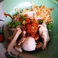 ก๋วยเตี๋ยวเรือเจ๊แดง ประชาอุทิศ79