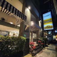 หน้าร้าน Arno’s Silom Serene Hotel โรงแรมสีลมศิรินทร์