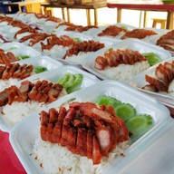 ข้าวหมูทอด สูตรวังนพวงศ์ (ฟรี! น้ำพริกแซ่บๆ)  @สาขาหลังอิมพีเรียลเวิลสำโรง สาขาหลังอิมพีเรียล