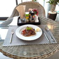 Gallery 228 life store Café