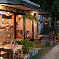 หน้าร้าน Fullmoon Cafe'