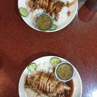 เมนูของร้าน ก๋วยเตี๋ยวไก่กำแพงเพชร