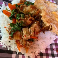 เมนูของร้าน สังวาลย์หมูกรอบ