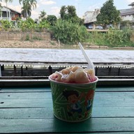 เมนูของร้าน เจ๊ปานน้ำแข็งไสผลไม้สด ตลาดร้อยปีสามชุก