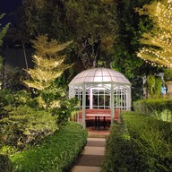 หน้าร้าน White Swan Bakery Restaurant