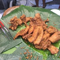 หมูทอดแรดน้อยโคราช