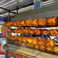 ิจิระภาไก่หมุนหมักน้ำผึ้ง หน้าตลาดโกสุมรวมใจ