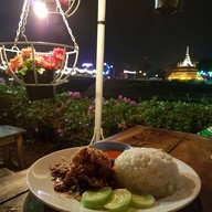 Food or drink of กอญ่า นมสด