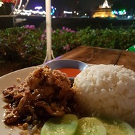 Food or drink of กอญ่า นมสด