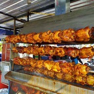 ิจิระภาไก่หมุนหมักน้ำผึ้ง หน้าตลาดโกสุมรวมใจ