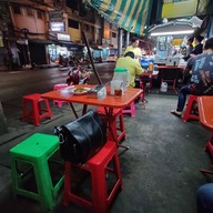 บรรยากาศ ใบกระเพรา อาหารตามสั่ง