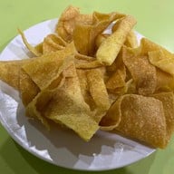 เมนูของร้าน ก๋วยเตี๋ยวเกี๊ยวฟรี ท่าพระจันทร์