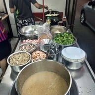 ราดหน้าเจ็ดยอด (ข่วงสิงห์-ม.ราชภัฏ)