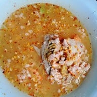 เมนูของร้าน ก๋วยเตี๋ยวเกี๊ยวฟรี ท่าพระจันทร์