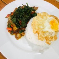 แม่ครัวหัวไข่