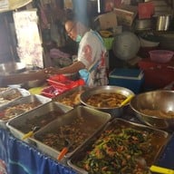 หน้าร้าน ป้าอุไรข้าวแกงบุฟเฟต์