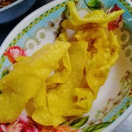 เมนูของร้าน ก๋วยเตี๋ยวเกี๊ยวฟรี ท่าพระจันทร์