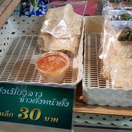 ร้านแม่ติ๋ว ปลาแนม-ไส้กรอก ตลาด บอง มาร์เช่