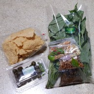 เมนูของร้าน ร้านแม่ติ๋ว ปลาแนม-ไส้กรอก ตลาด บอง มาร์เช่