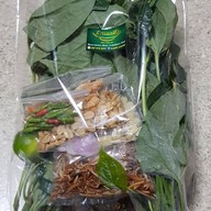 เมนูของร้าน ร้านแม่ติ๋ว ปลาแนม-ไส้กรอก ตลาด บอง มาร์เช่