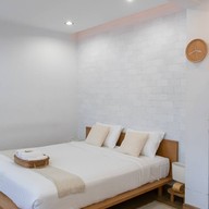 Eat Sleep Cafe & Bed