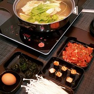 ชาบูหัวแก้วหัวแหวน ตลาดโรงเลื่อย